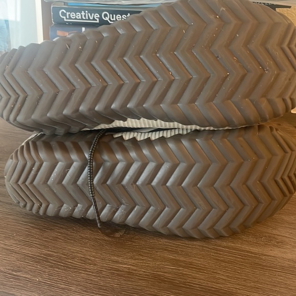 Sorel out n about boots - Picture 2 of 2